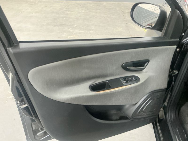 Lancia Ypsilon 0.9 TwinAir CNG Silver 2015 – снимка 22