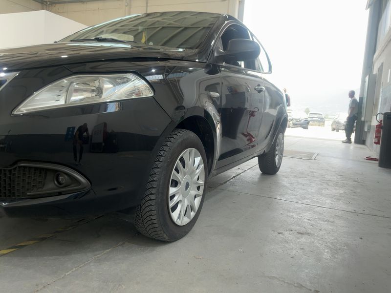 Lancia Ypsilon 0.9 TwinAir CNG Silver 2015 – снимка 2