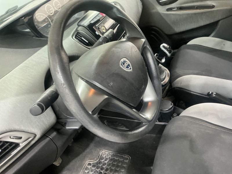 Lancia Ypsilon 0.9 TwinAir CNG Silver 2015 – снимка 23