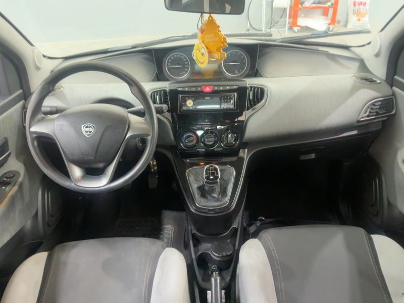 Lancia Ypsilon 0.9 TwinAir CNG Silver 2015 – снимка 17
