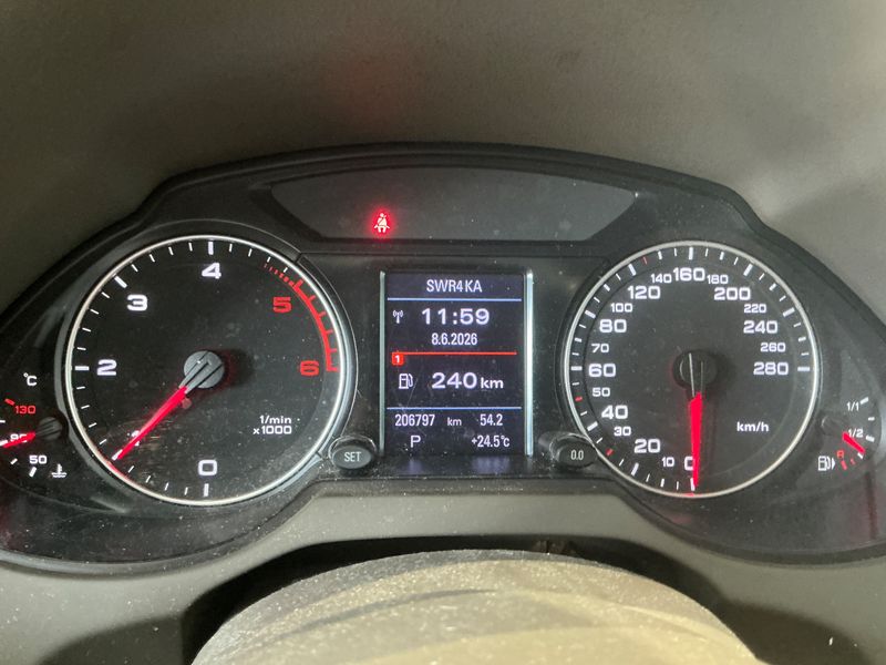 Audi Q5 2.0 TDI quattro 2009 – снимка 19