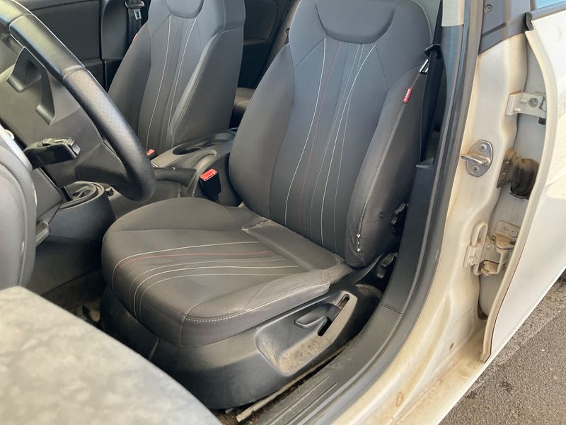 Seat Leon 1.6 TDI Style Copa 2012 – снимка 31