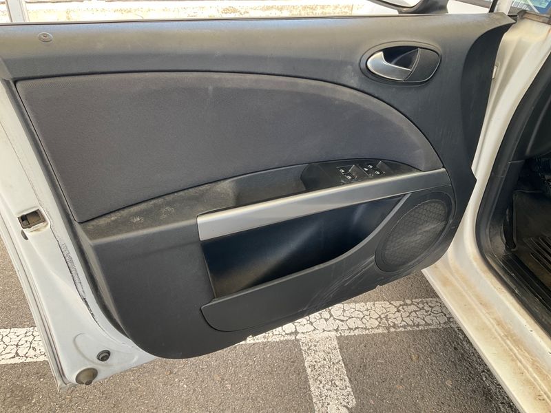 Seat Leon 1.6 TDI Style Copa 2012 – снимка 32