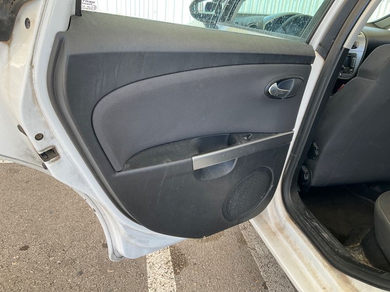 Seat Leon 1.6 TDI Style Copa 2012 – снимка 34