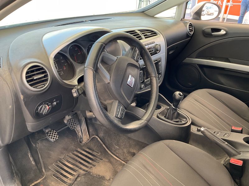 Seat Leon 1.6 TDI Style Copa 2012 – снимка 30