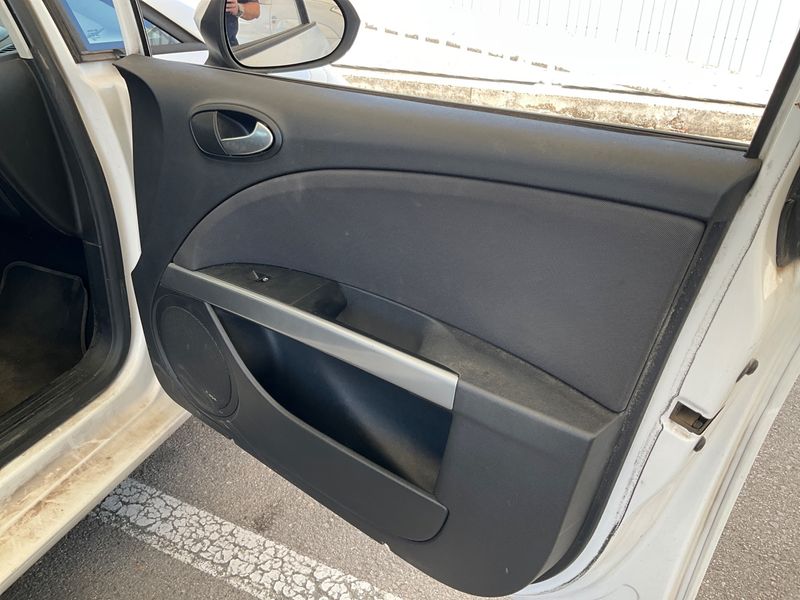 Seat Leon 1.6 TDI Style Copa 2012 – снимка 38