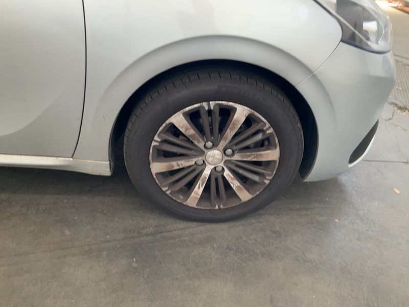 Peugeot 208 1.6 Blue-HDi Allure 2015 – снимка 11