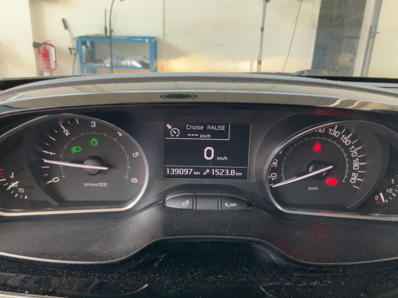 Peugeot 208 1.6 Blue-HDi Allure 2015 – снимка 19
