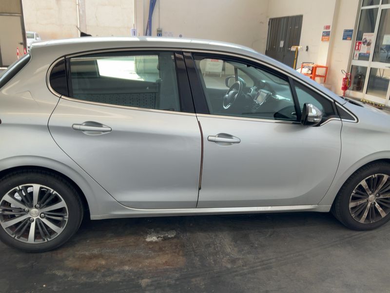 Peugeot 208 1.6 Blue-HDi Allure 2015 – снимка 10