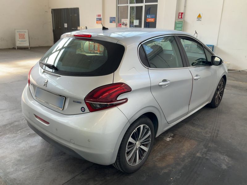Peugeot 208 1.6 Blue-HDi Allure 2015 – снимка 8