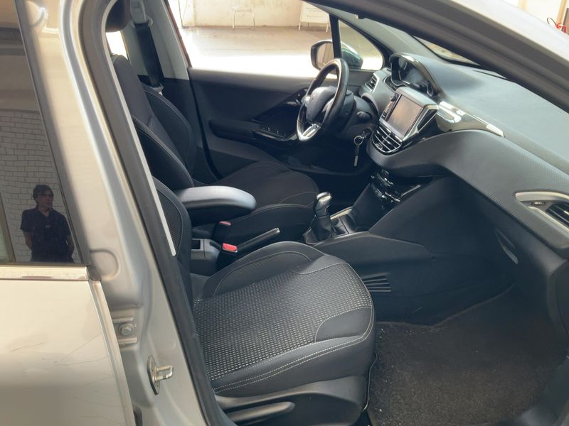 Peugeot 208 1.6 Blue-HDi Allure 2015 – снимка 17