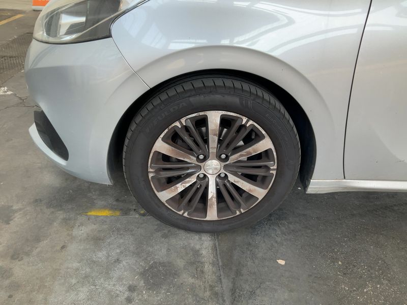 Peugeot 208 1.6 Blue-HDi Allure 2015 – снимка 3