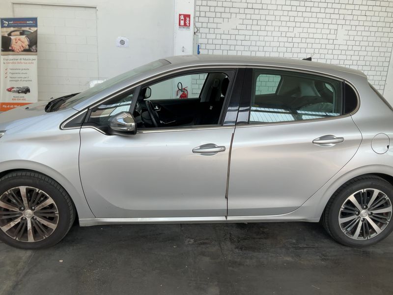 Peugeot 208 1.6 Blue-HDi Allure 2015 – снимка 4