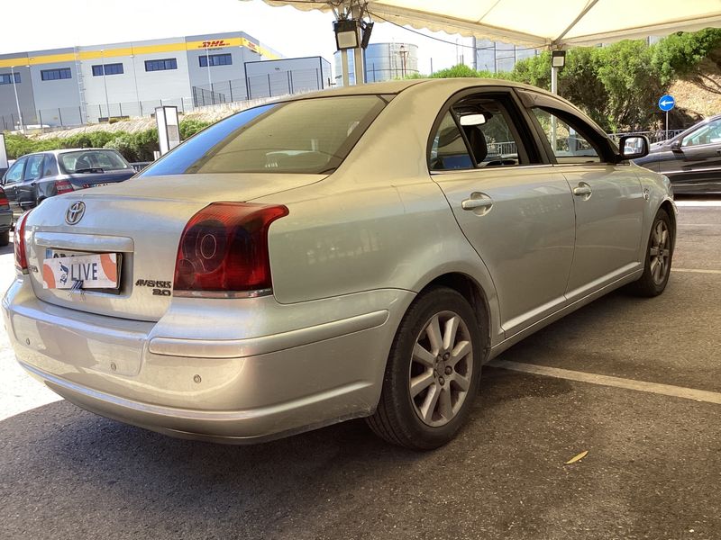 Toyota Avensis 2.0 D-4D Sol 2004 – снимка 2