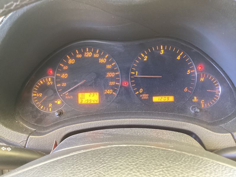 Toyota Avensis 2.0 D-4D Sol 2004 – снимка 4