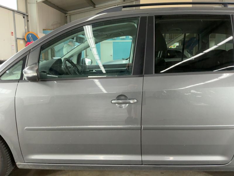 Volkswagen Touran 2.0 TDI Comfortline 2010 – снимка 4
