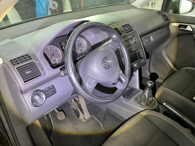 Volkswagen Touran 2.0 TDI Comfortline 2010 – снимка 27