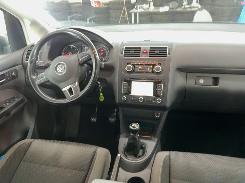 Volkswagen Touran 2.0 TDI Comfortline 2010 – снимка 18