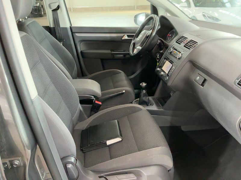 Volkswagen Touran 2.0 TDI Comfortline 2010 – снимка 17