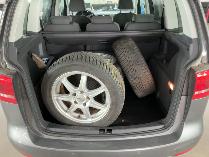 Volkswagen Touran 2.0 TDI Comfortline 2010 – снимка 16