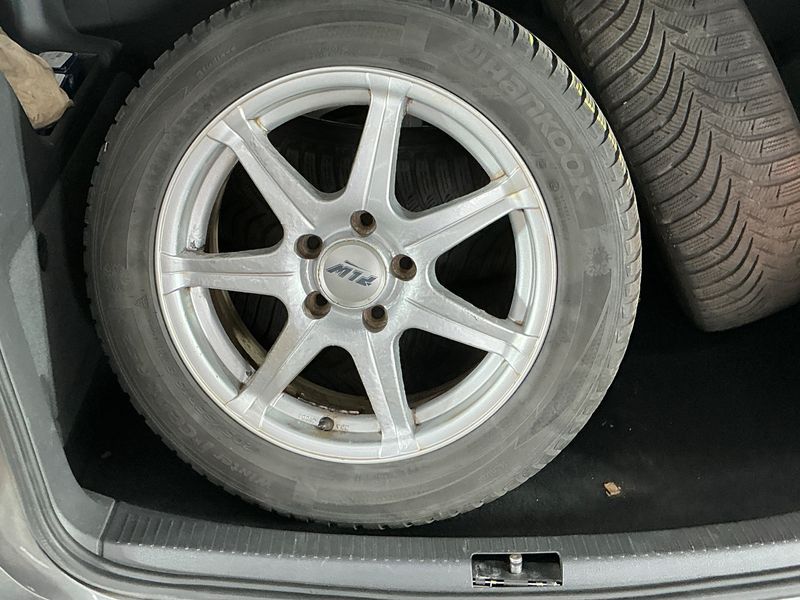 Volkswagen Touran 2.0 TDI Comfortline 2010 – снимка 30