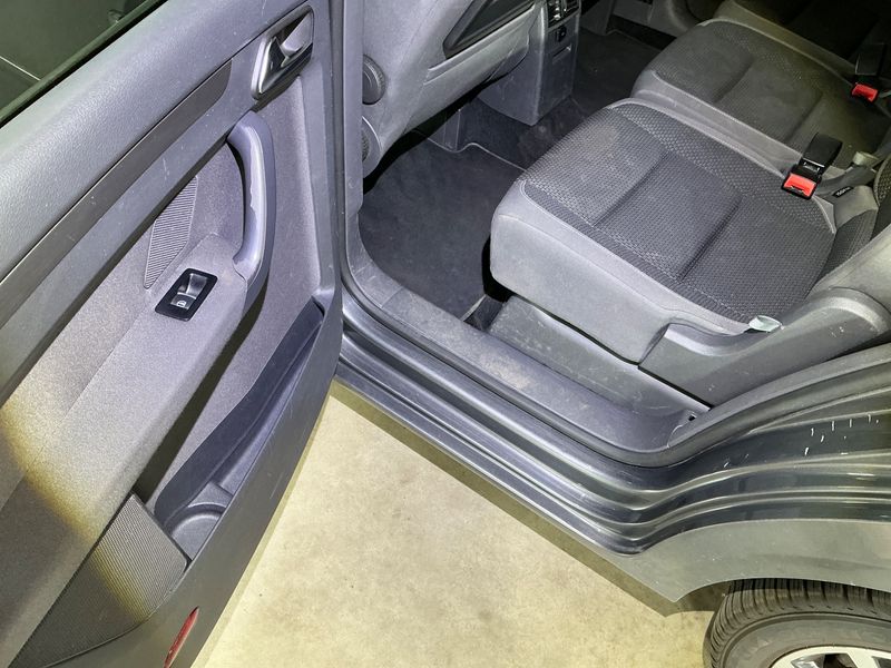 Volkswagen Touran 2.0 TDI Comfortline 2010 – снимка 26