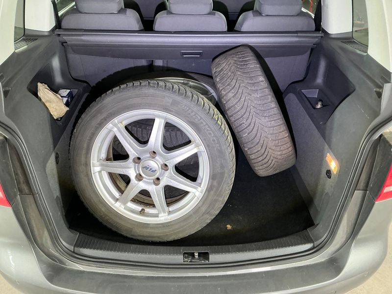 Volkswagen Touran 2.0 TDI Comfortline 2010 – снимка 15