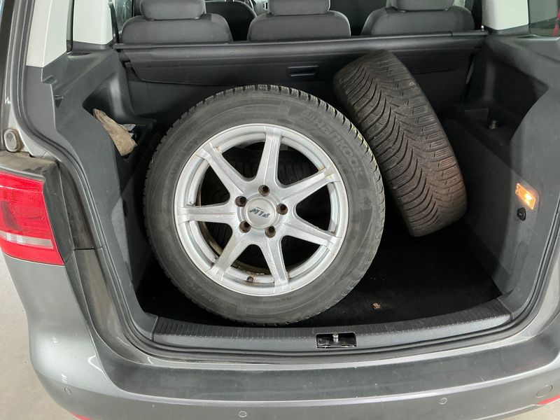 Volkswagen Touran 2.0 TDI Comfortline 2010 – снимка 31