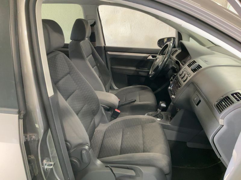 Volkswagen Touran 1.9 TDI Advance 2009 – снимка 16