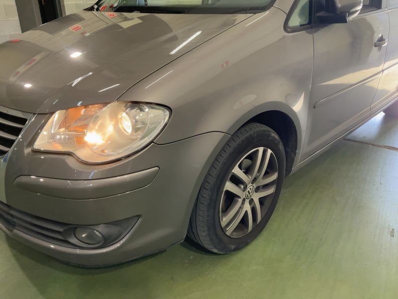 Volkswagen Touran 1.9 TDI Advance 2009 – снимка 2