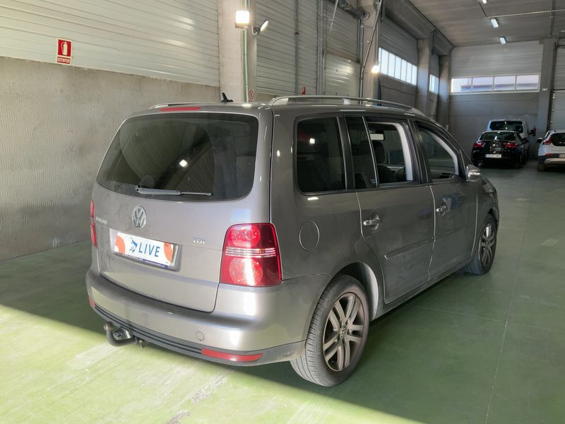 Volkswagen Touran 1.9 TDI Advance 2009 – снимка 8