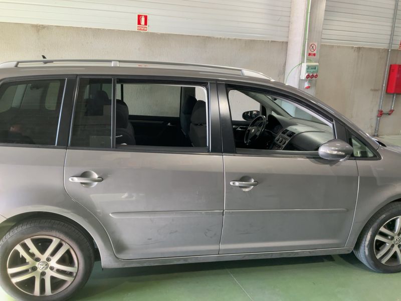 Volkswagen Touran 1.9 TDI Advance 2009 – снимка 10
