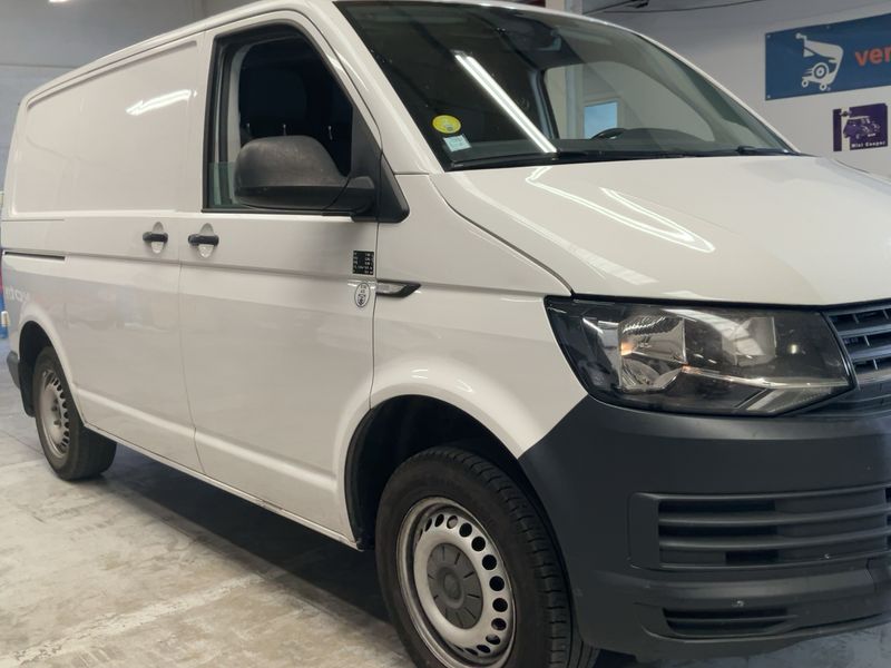 Volkswagen T6 Transporter 2.0 TDI Kasten 2017 – снимка 12