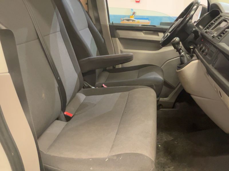 Volkswagen T6 Transporter 2.0 TDI Kasten 2017 – снимка 16