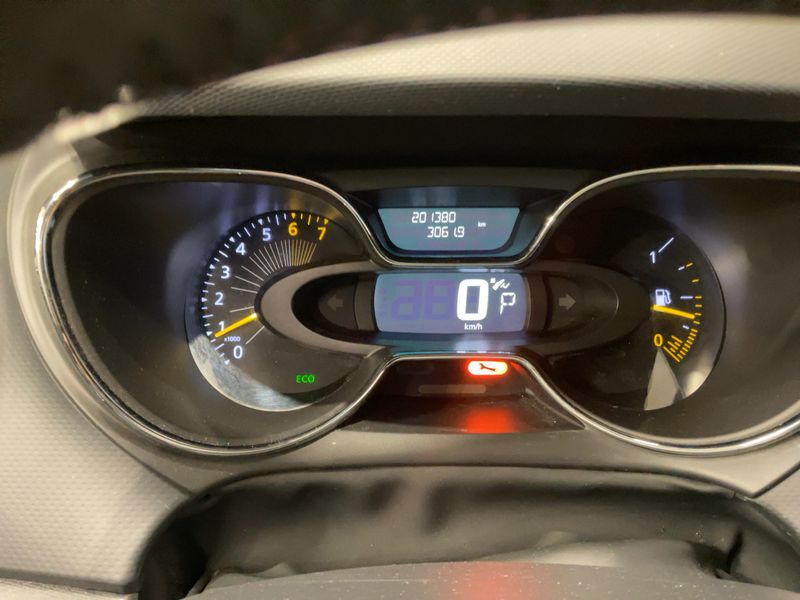 Renault Captur 1.2 TCe Zen 2013 – снимка 18