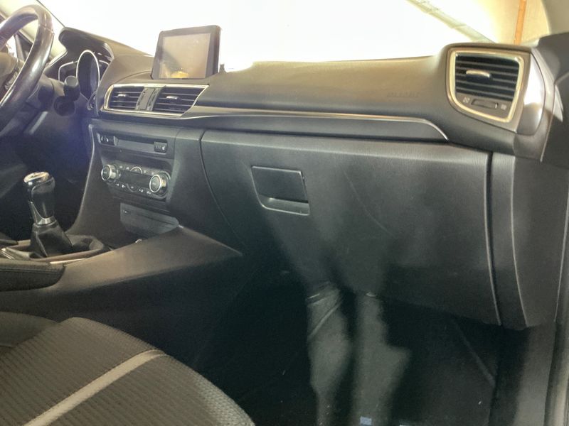 Mazda 3 2.2 Turbodiesel Revolution 2017 – снимка 45