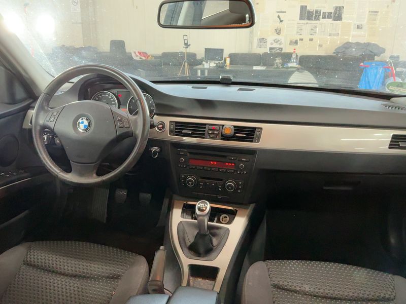 BMW 3er 318i 2011 – снимка 18