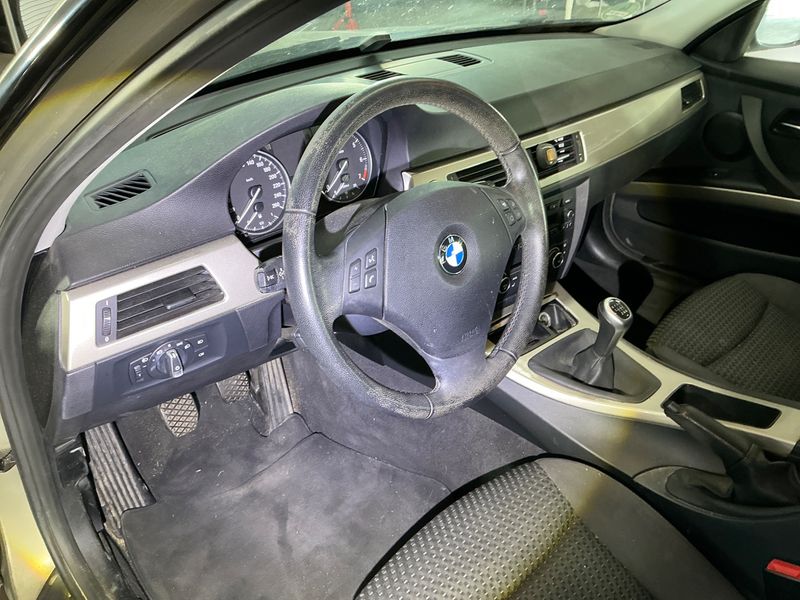 BMW 3er 318i 2011 – снимка 25