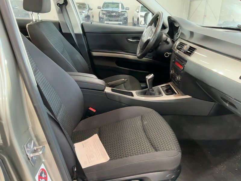 BMW 3er 318i 2011 – снимка 17