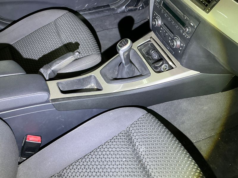 BMW 3er 318i 2011 – снимка 23