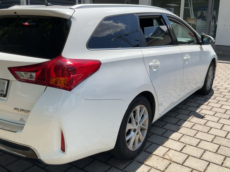 Toyota Auris Touring Sports 2.0 D-4D Life+ 2013 – снимка 8