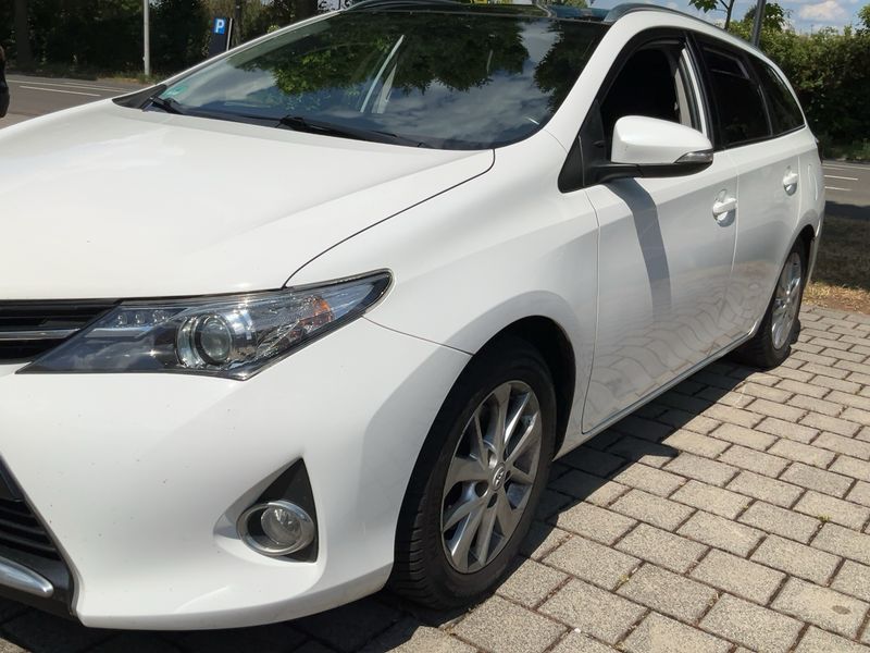 Toyota Auris Touring Sports 2.0 D-4D Life+ 2013 – снимка 2