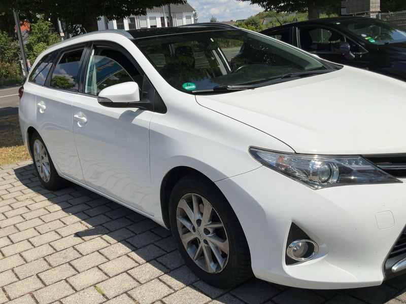 Toyota Auris Touring Sports 2.0 D-4D Life+ 2013 – снимка 12