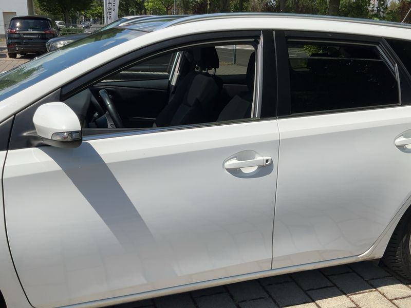 Toyota Auris Touring Sports 2.0 D-4D Life+ 2013 – снимка 4