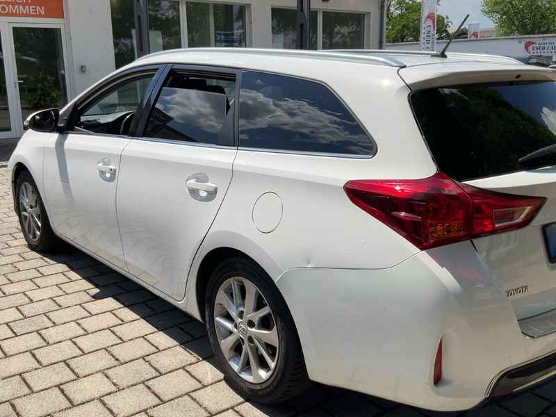 Toyota Auris Touring Sports 2.0 D-4D Life+ 2013 – снимка 6