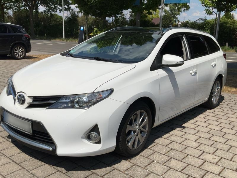 Toyota Auris Touring Sports 2.0 D-4D Life+ 2013 – снимка 1