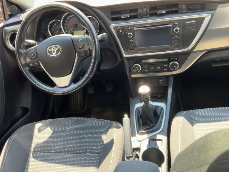 Toyota Auris Touring Sports 2.0 D-4D Life+ 2013 – снимка 18
