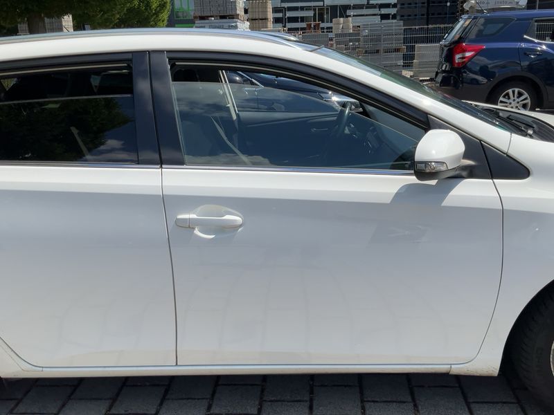 Toyota Auris Touring Sports 2.0 D-4D Life+ 2013 – снимка 10