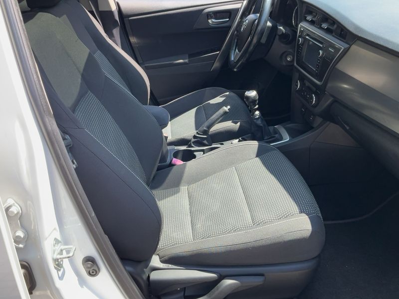 Toyota Auris Touring Sports 2.0 D-4D Life+ 2013 – снимка 17
