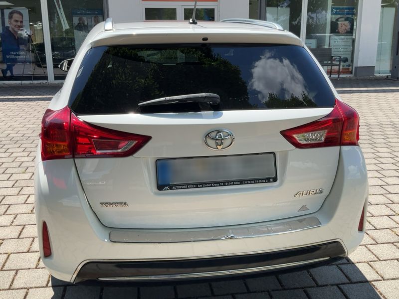 Toyota Auris Touring Sports 2.0 D-4D Life+ 2013 – снимка 7